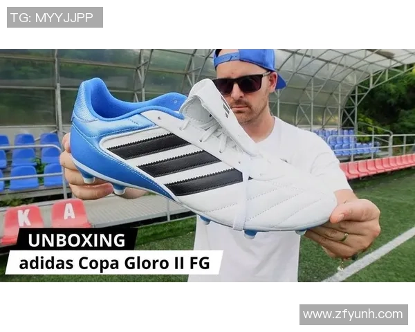 足球明星儿子穿上父亲的足球鞋展现天赋与梦想的完美结合